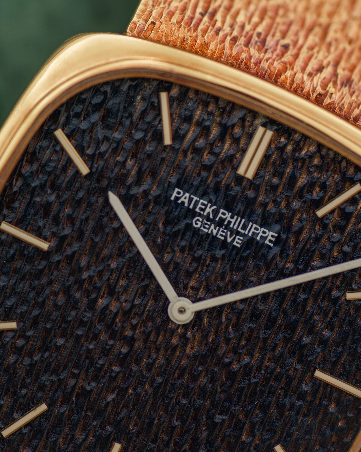 Patek Philippe 3666 クッションケース YG ブラックダイアル 槌目仕上げ Watch PATEK PHILIPPE