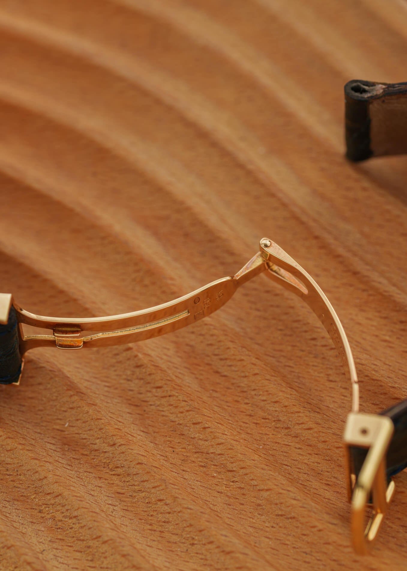 Cartier タンク ルイ カルティエ LM 819001 YG ムーンフェイズ Dバックル付き Watch CARTIER