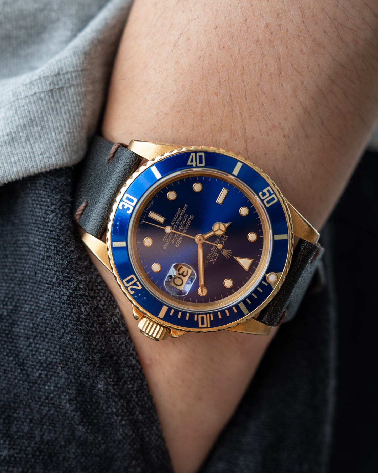 Rolex Submariner Date 16808 YG Blue Dial Watch ROLEX