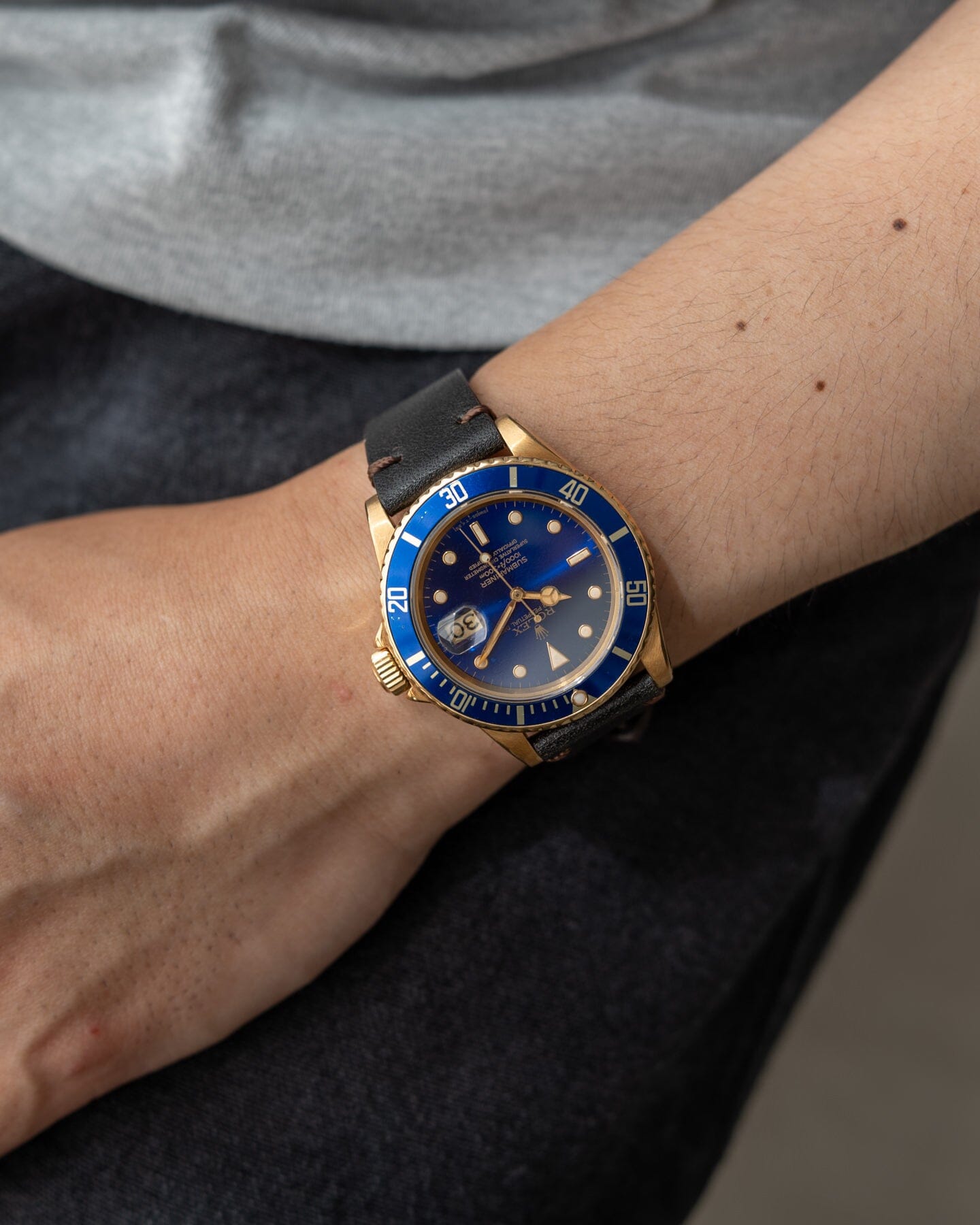 Rolex Submariner Date 16808 YG Blue Dial Watch ROLEX
