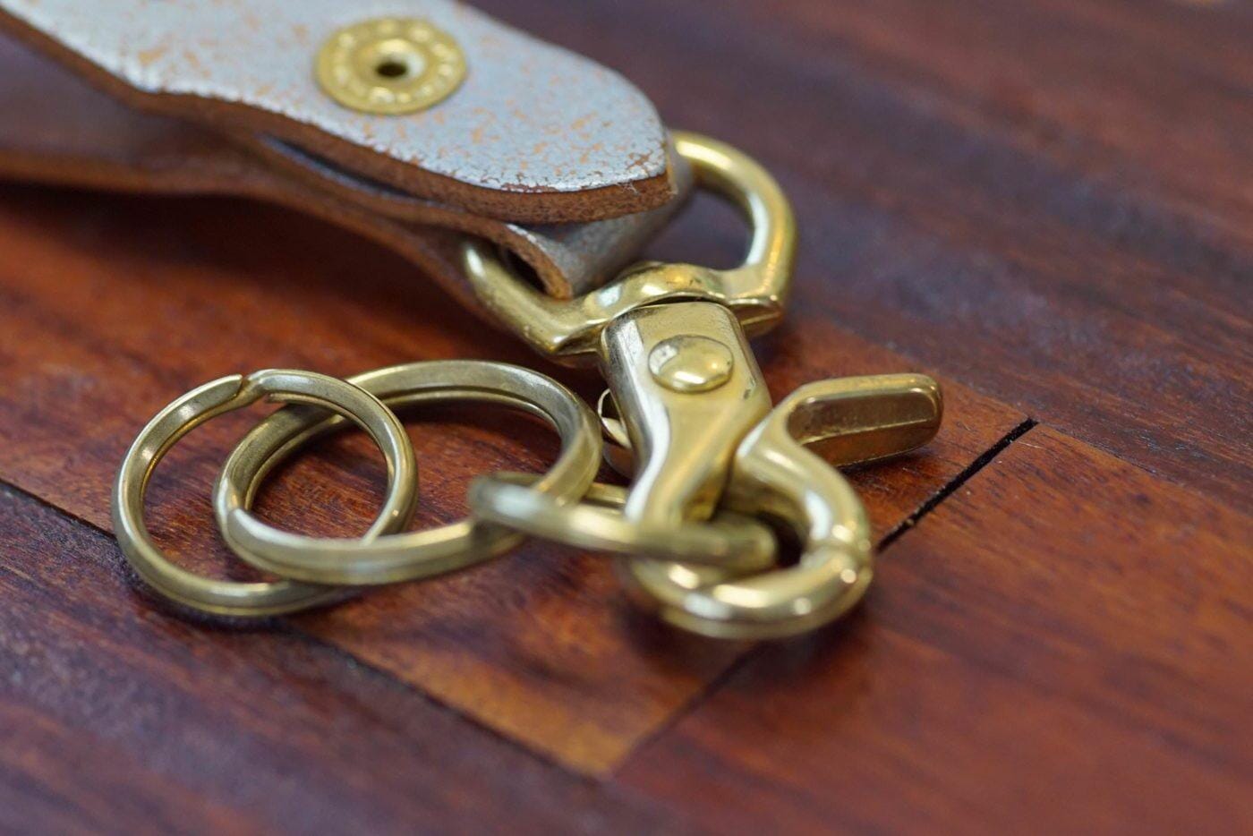 Crack Leather Key Ring クラックレザー キーリング シルバー - Arbitro