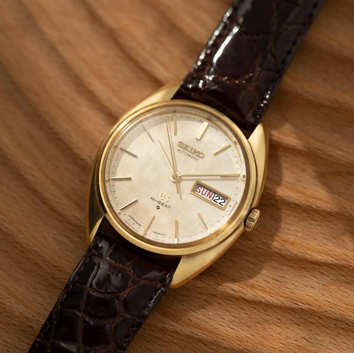 GRAND SEIKO Hi-BEAT 5646-7005 YG Linen Dial - Arbitro