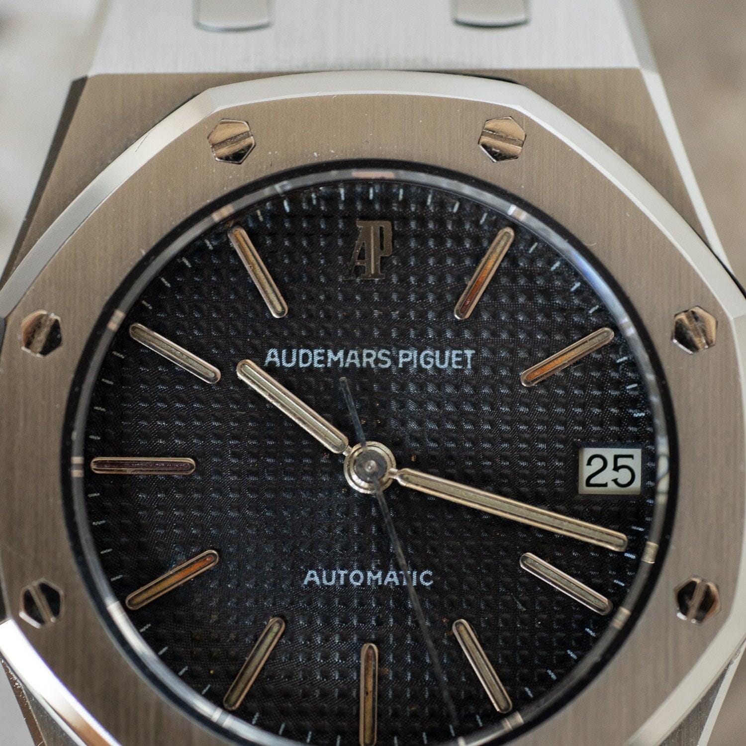 AUDEMARS PIGUET Royal Oak 4100ST Black Dial - Arbitro