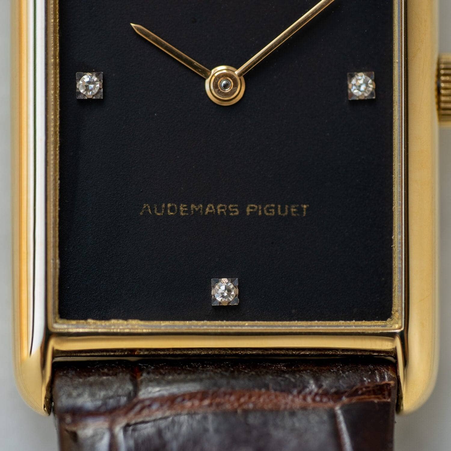 AUDEMARS PIGUET Rectangle YG Black Diamond Dial - Arbitro