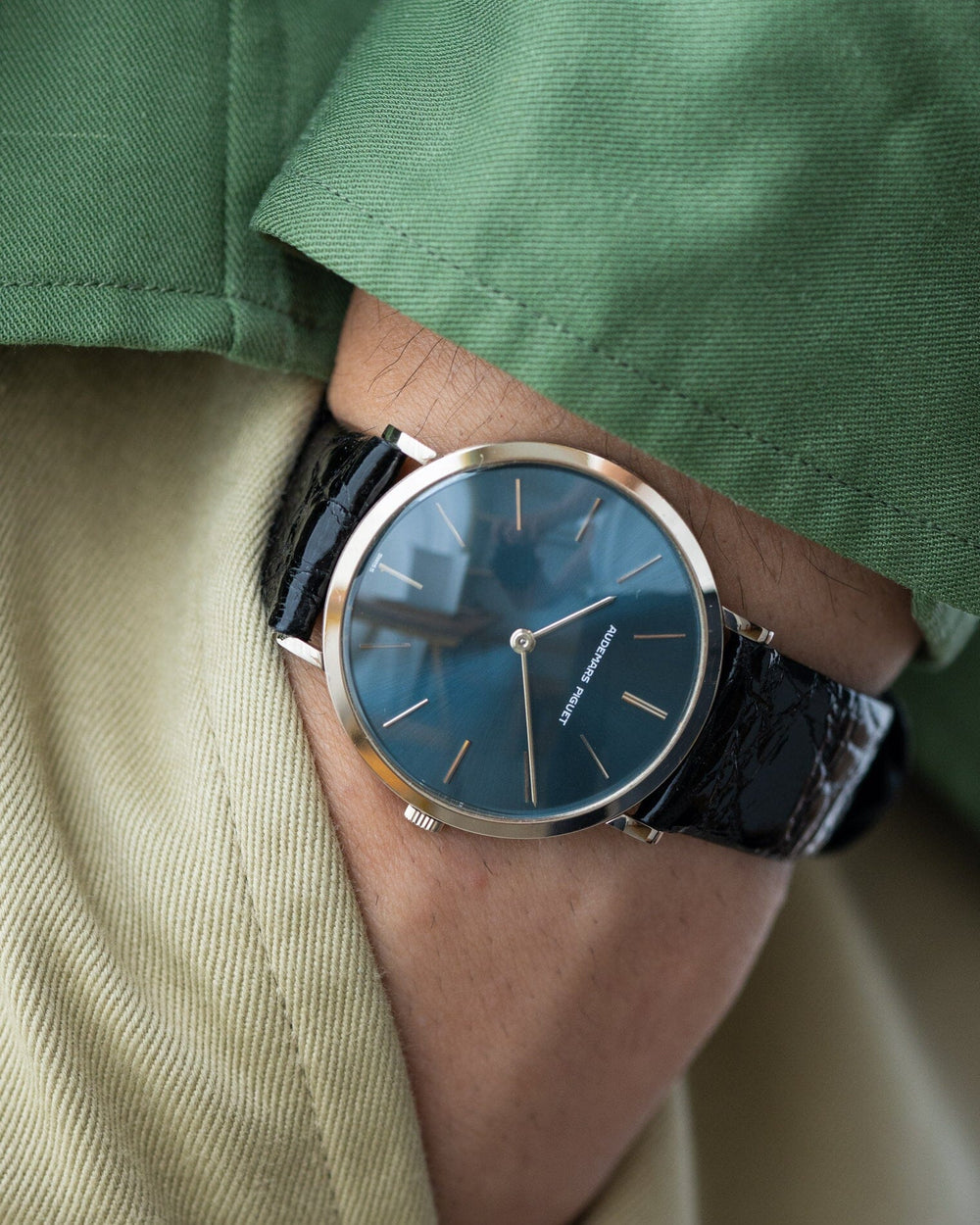 Audemars Piguet Round WG Navy Blue Dial Manual Winding 1970s | ARBITRO