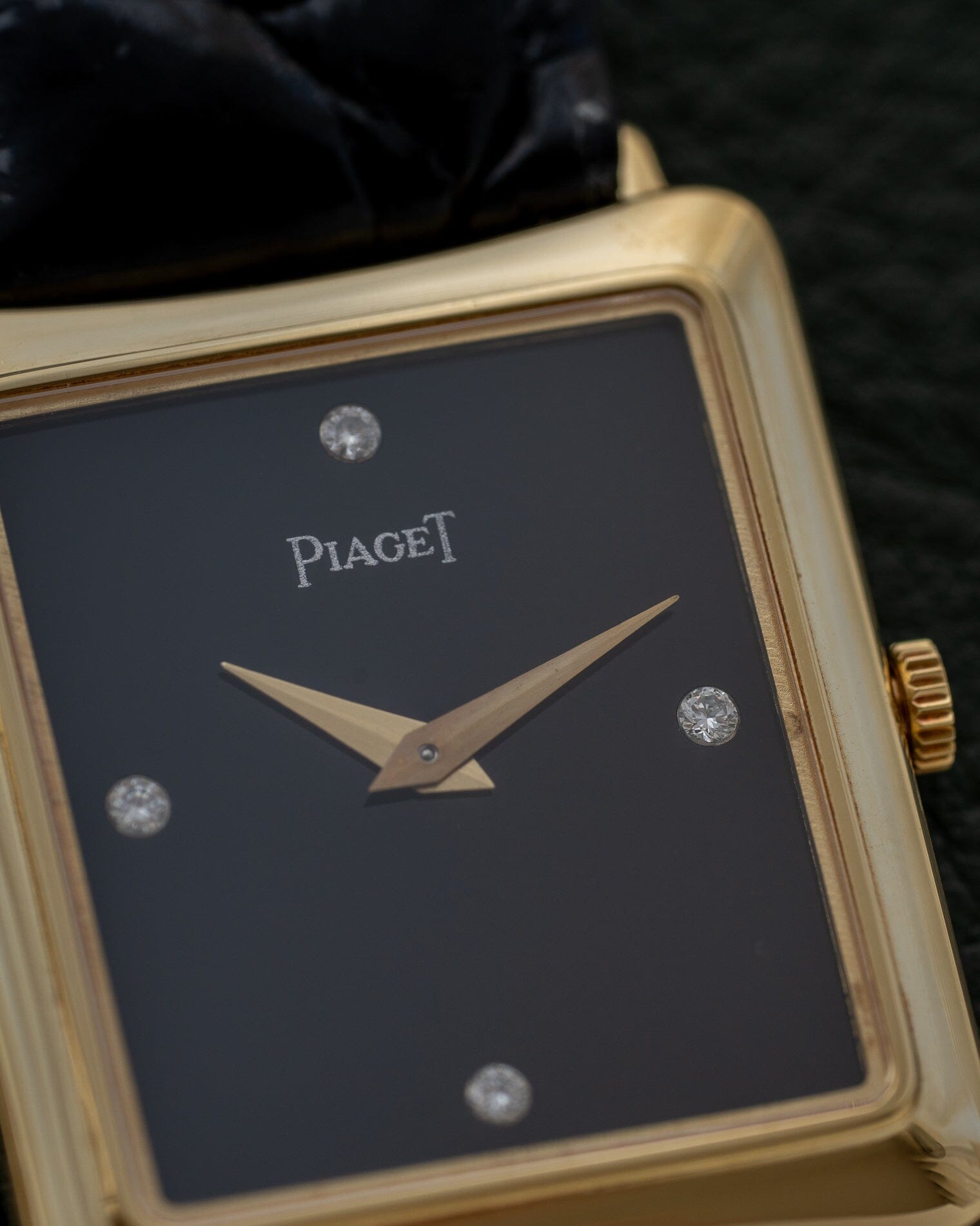 Piaget Rectangle 9254 YG Black Dial with 4 Diamond Indexes Cal.9P2